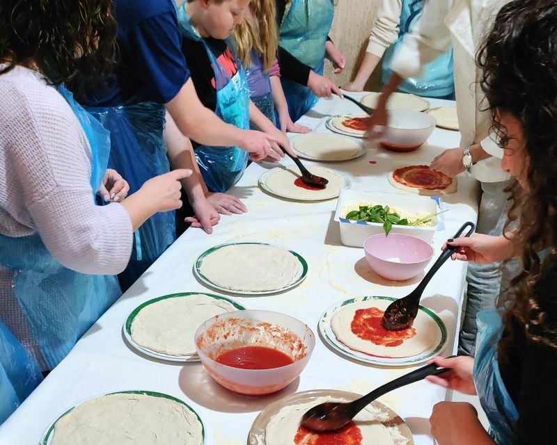 Atelier de préparation d'une authentique pizza italienne avec boissons