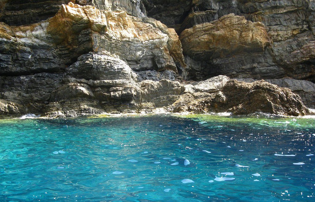 Tour in gommone privato con aperitivo e bagno sotto le stelle a Olbia