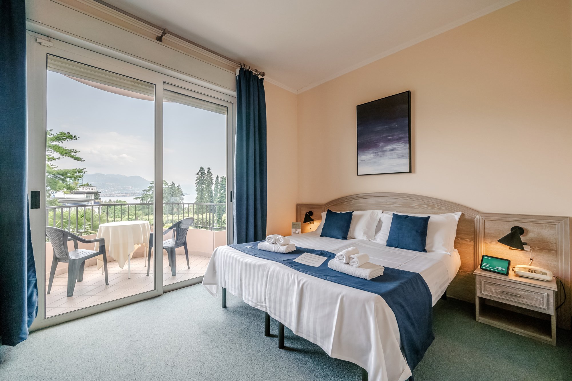 Camera Deluxe Matrimoniale con Vista Lago