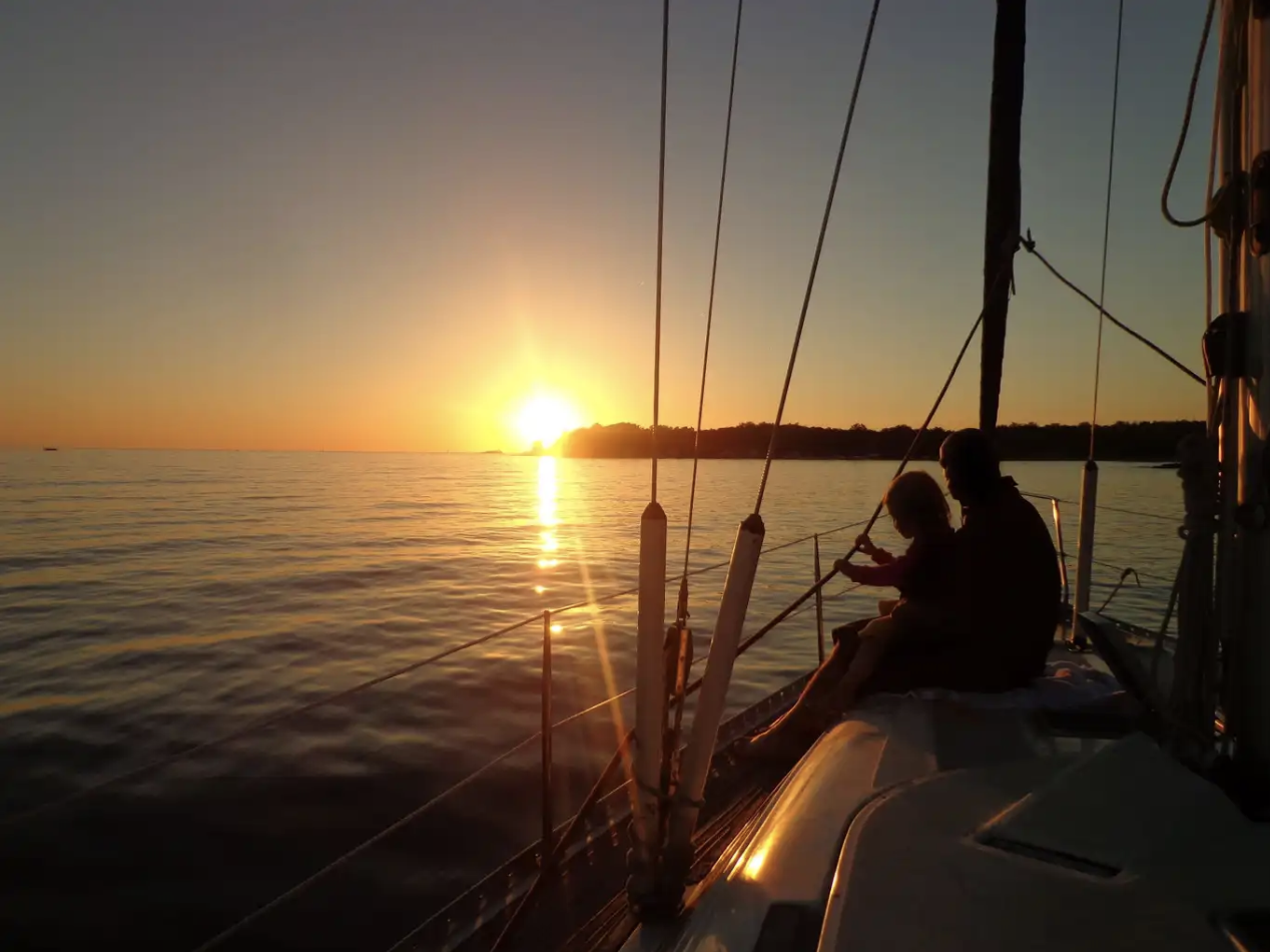 Excursion en yacht le long de la côte de Bisceglie avec un apéritif au coucher du soleil