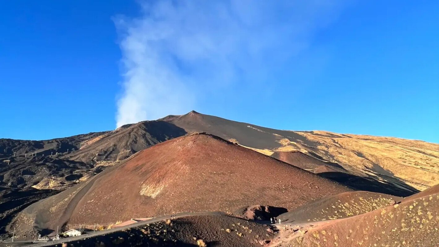 Excursion panoramique en van et randonnée au coucher du soleil sur le volcan Etna