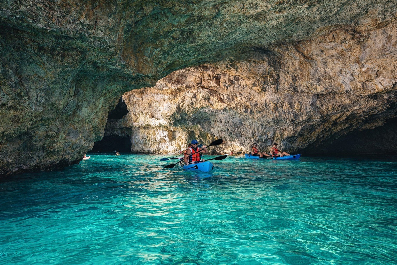 Tour in canoa alle grotte di Santa Maria di Leuca