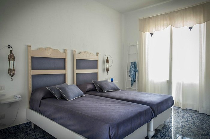 Camera Tripla Standard