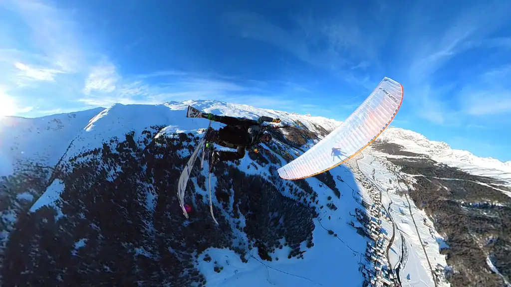 Tandem paragliding flight in Livigno